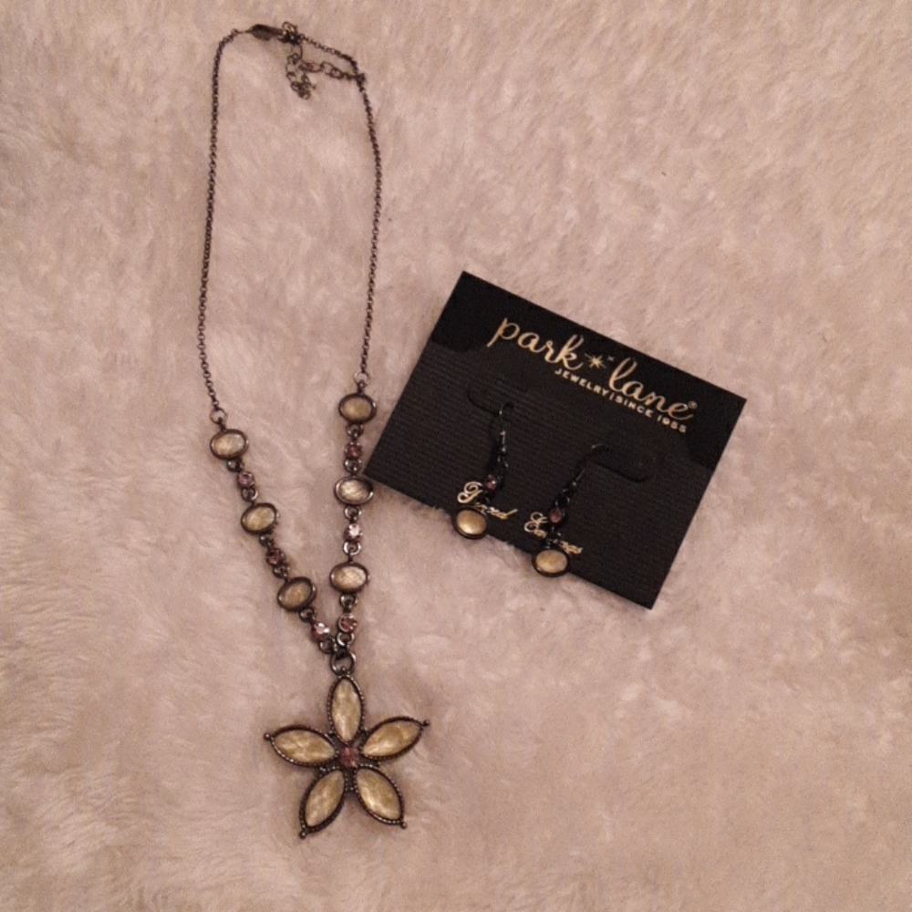 Necklace and matching earrings set- Park Lane